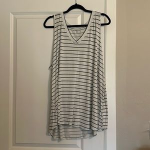 Black and white striped tank top from Maurices size 2X